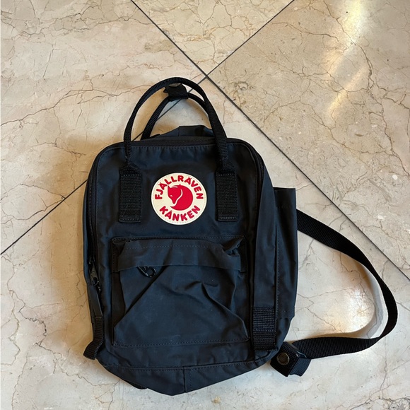 Fjallraven Kånken Dark Gray Backpack - Picture 1 of 3